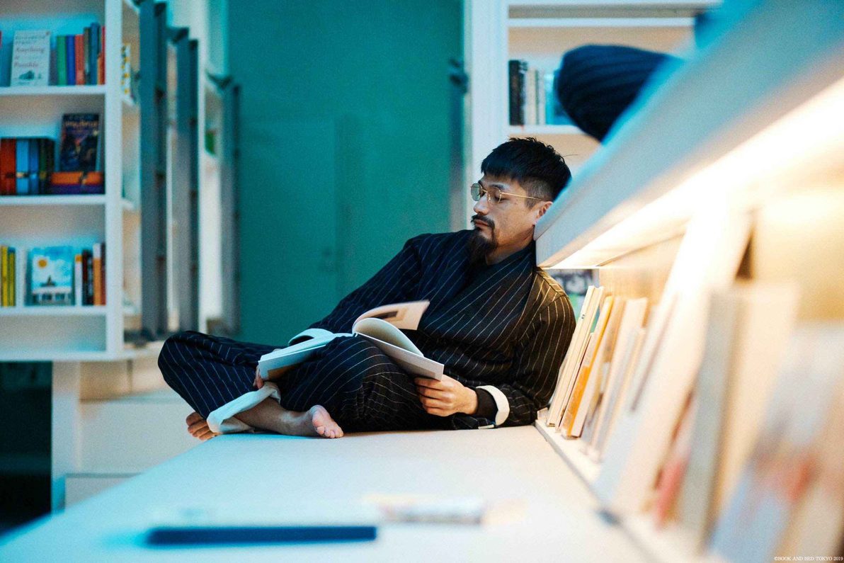 ブックラウンジで読書